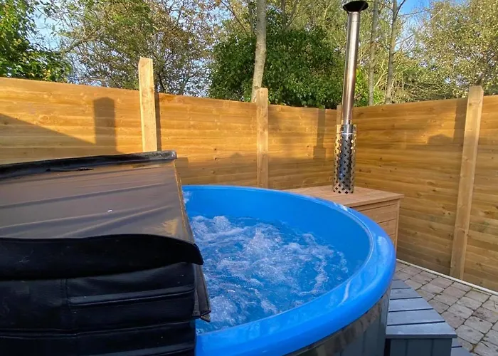 The Secret Garden - Hot Tub North Coast Stay