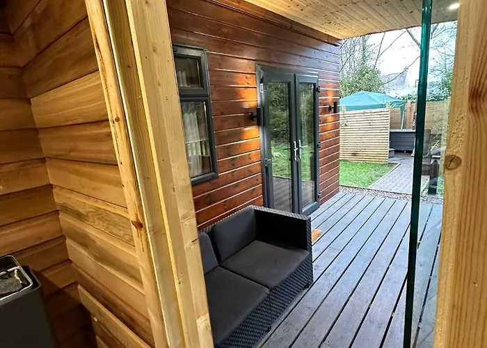 The Secret Garden - Hot Tub North Coast Stay