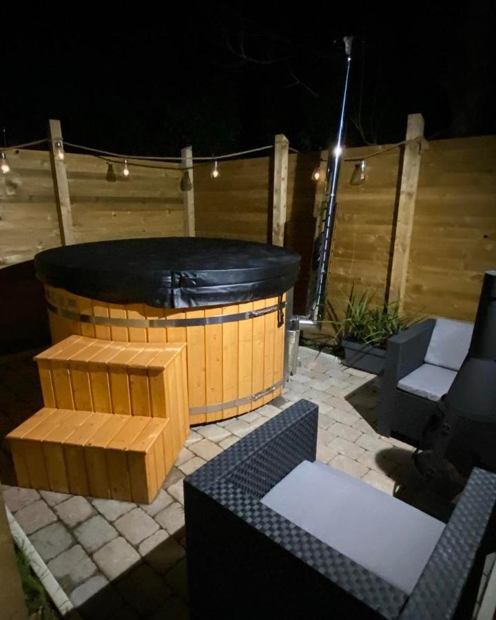 The Secret Garden - Hot Tub North Coast Campsite *
