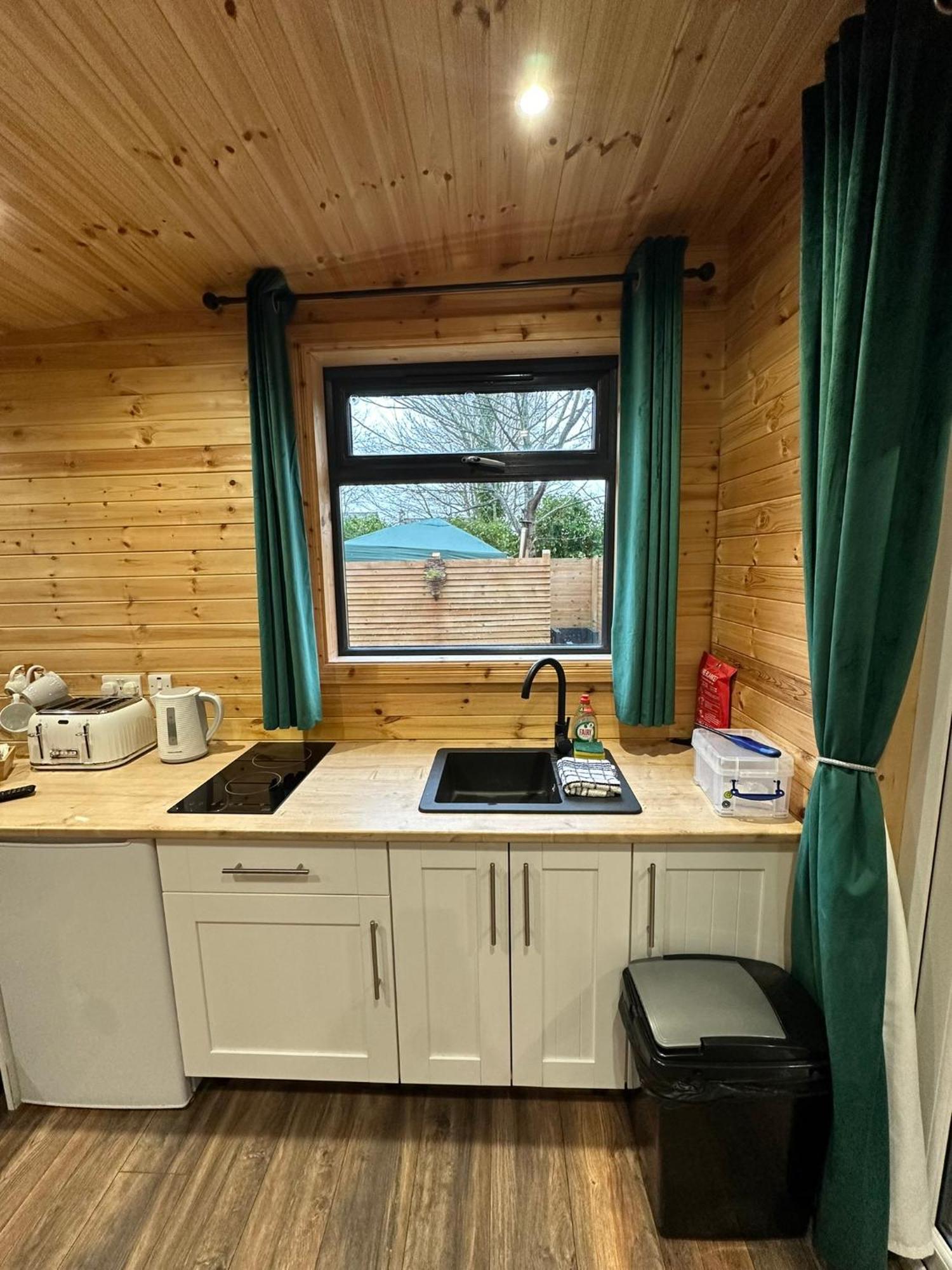 The Secret Garden - Hot Tub North Coast Campsite *